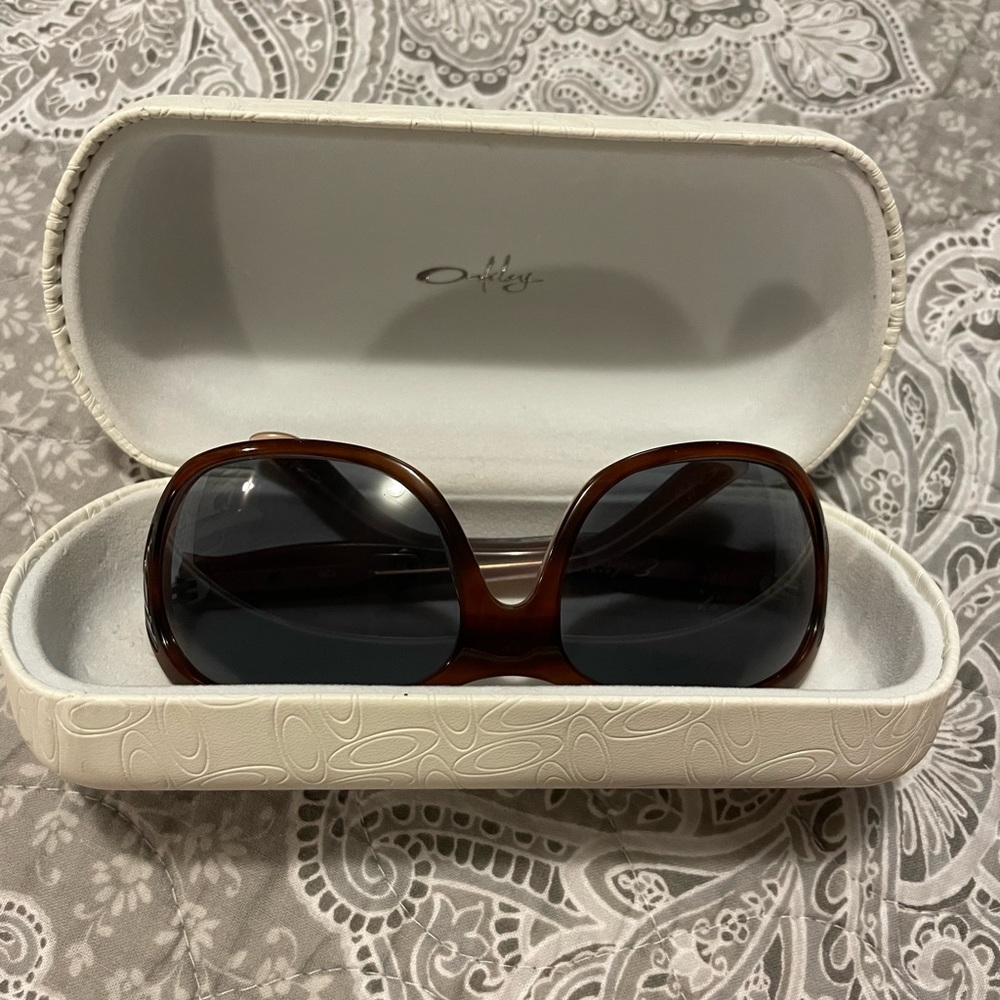 Oakley Embrace Sunglasses